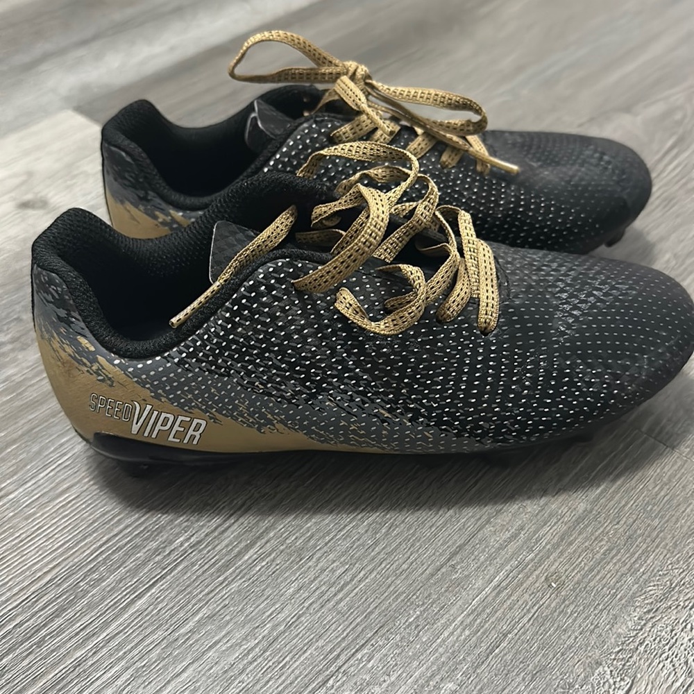 Soccer shoes for indoor or outdoor